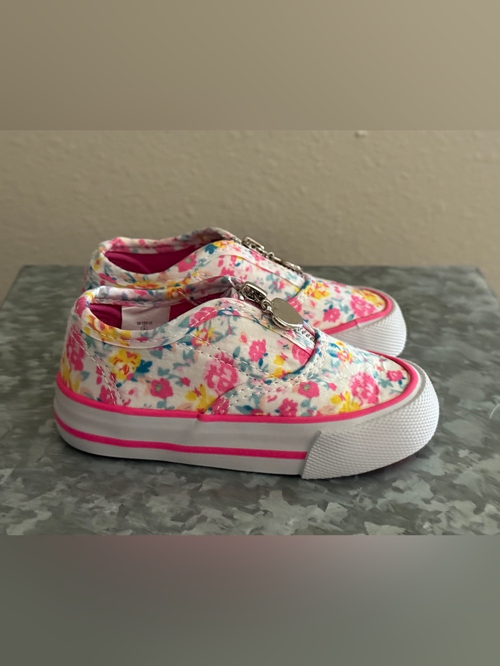 Girls US Sports Floral Slip-On Sneakers in Pink and White, Size 5